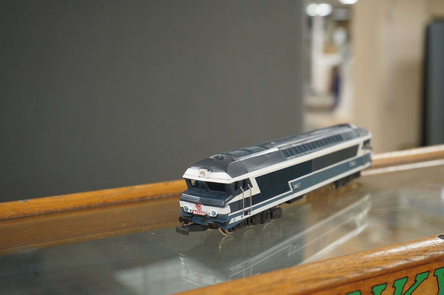 A collection of 00 gauge model railway, including three box train sets by Jouef, Mainline and Hornby, together with a large selection of unconstructed railway related plastic and metal kits and accessories, manufacturers